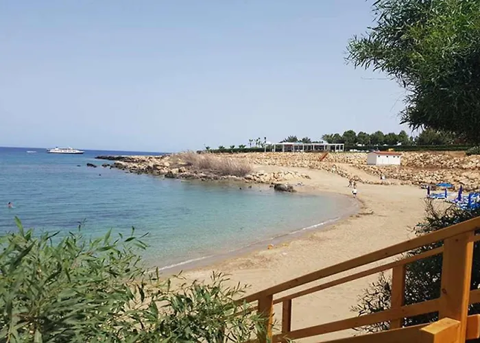 Queen Helena * Protaras