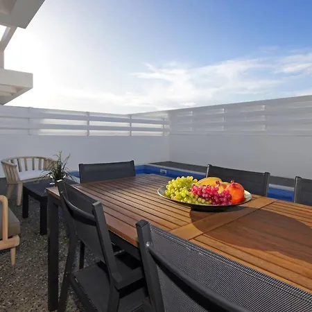 Queen Helena Πρωταράς