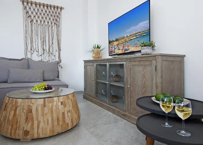 Queen Helena Πρωταράς